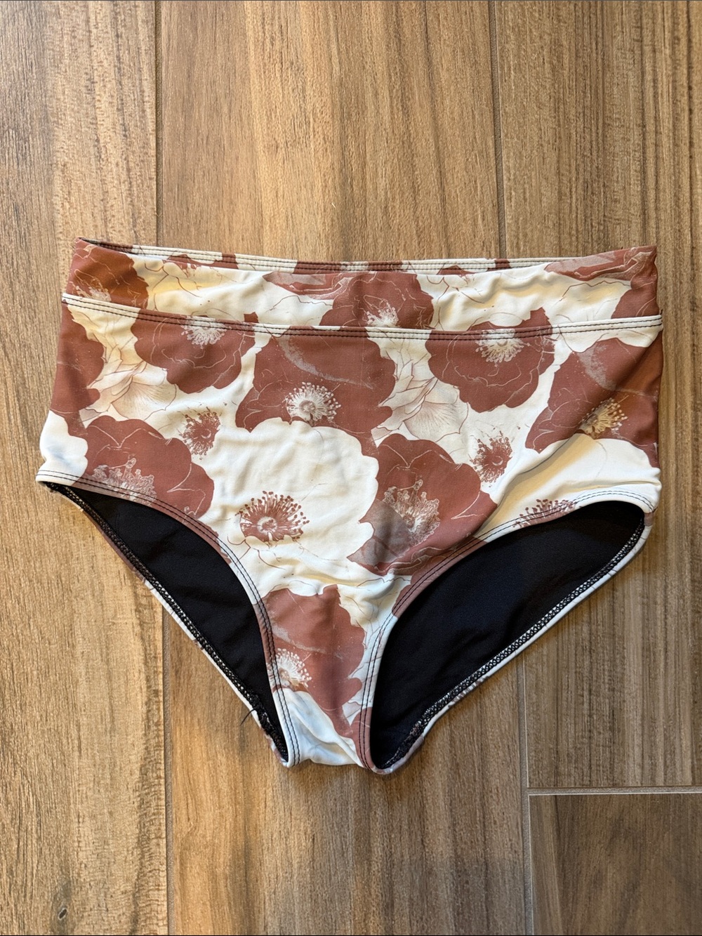 Nani Swimwear Mid-Rise Floral Bikini Bottoms - Light Brown and Gray. Wmn’s Small